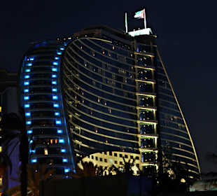 Jumeirah Hotel bei Nacht Blick von Public  Beach 