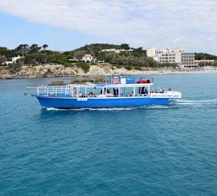 Wunderschönes Wasser bei der Boots- Küstenfahrt