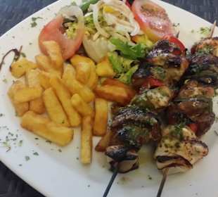 Brocheta a las tres carnes