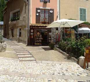 Spaziergang durch Moustiers-Sainte-Marie 