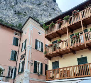 Schöne Fassaden mit Blumen