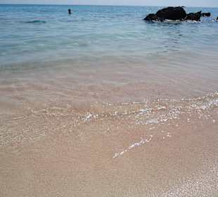 Пляж с розовым песком