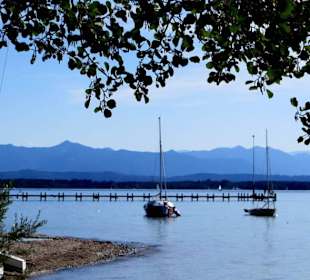 Der See mit Blick auf die Alpen