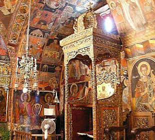 In der Kirche von Lindos