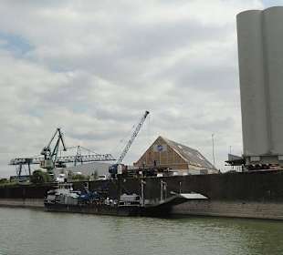 Große Kölner Hafenrundfahrt