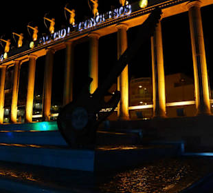Avenida de Las Américas Nightlife