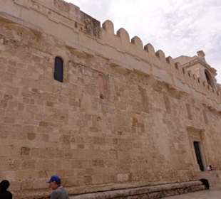 Diese Kirchenmauer hatte die griech. Säulen 