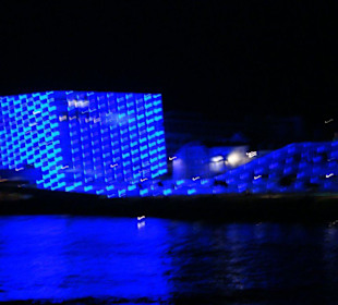 Linz bei Nacht mit Kunstmuseum