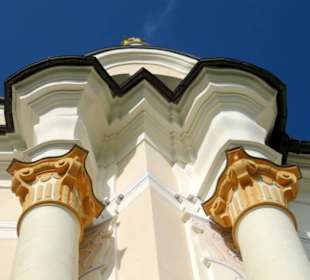 Säulen an der Außenfassade