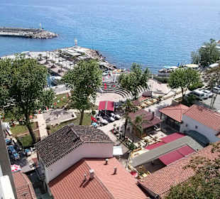 Blick vom Fahrstuhl auf Hafen