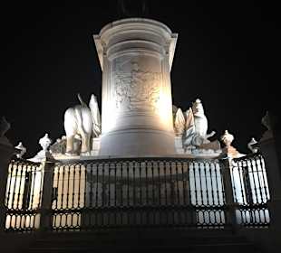 Praca do Comercio bei Nacht