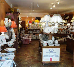 Geschäft mit Fayencen in Moustiers-Sainte-Marie