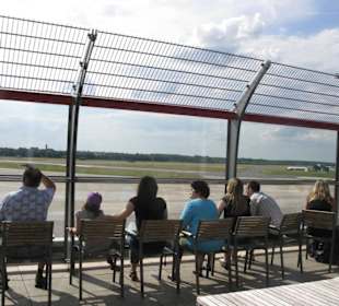 In Reih und Glied, warten auf den nächsten Flieger