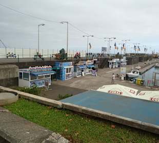 Verkaufsstände im Hafen von Funchal