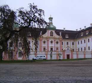 Im Innenhof des Klosters St. Marienthal