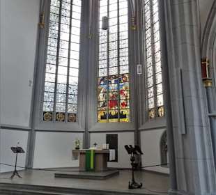 Blick auf den Chor der Antoniterkirche 