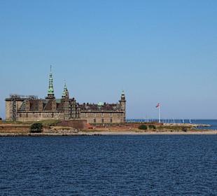 Schloss Kronborg vom Öresund gesehen