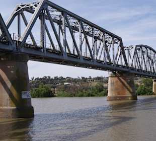 Alte Eisenbahnbrücke über den River in Murray Br