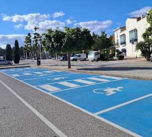 Festival Park Outlet Center