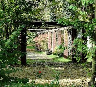 Pergola im Schlosspark