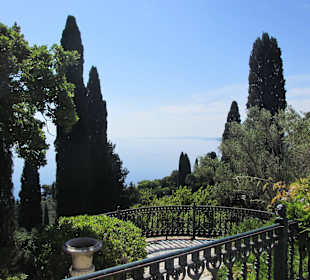 Blick Achillion Palace