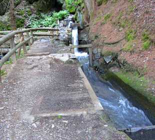 Waalweg nach Auffangen des Gletscherwassers