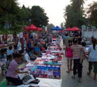Nachtmarkt vor Königspalast