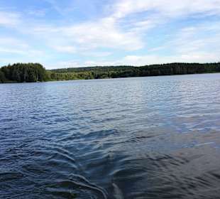 Auf dem Wasser kleiner Brombach