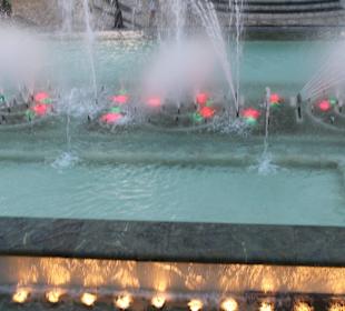 Wasserspiele vor dem City Center