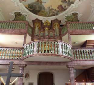 Empore mit Orgel