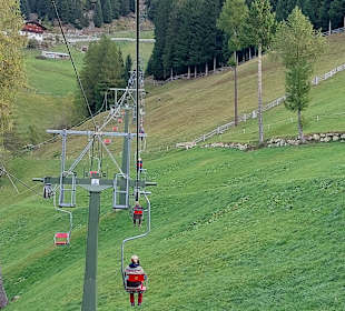 Während der Bergfahrt, zunächst flach über Wiesen