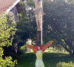Engel am Kreuz