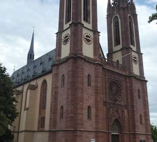 Heilig-Kreuz-Kirche, auch Rheingauer Dom genannt