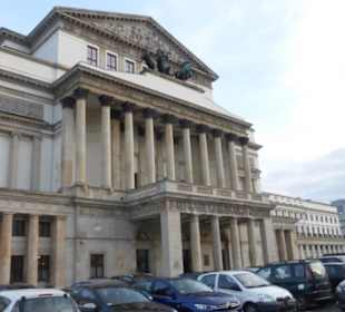 Blick zum Teatr Wielki (vom Theaterplatz)