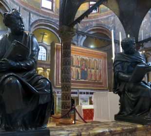 Markus-Sarkophag und Ikonostase