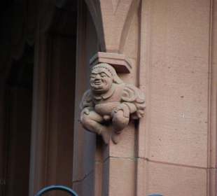 Steinfiguren Hauswand der war doch was...