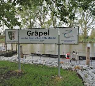 An der Anlegestelle der Prahmfähre Gräpel