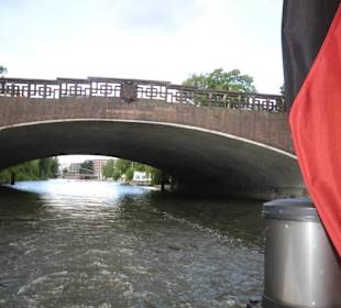 Eine der zahllosen Hamburger Brücken