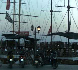 Boot im Hafen von Side