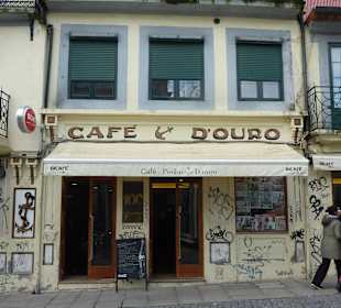 CAFÉ D'OURO von Terrasse Blick auf Igreja do Carmo