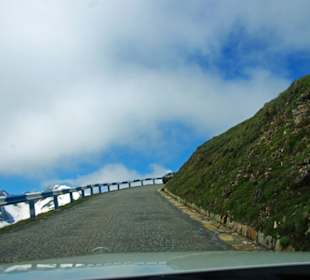 Viele Kehren hoch zur Hütte