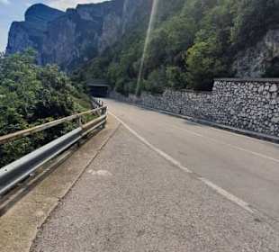 Haltebuchten vorhanden