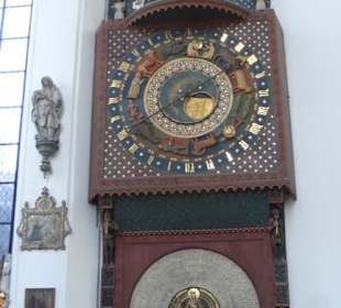 Rechtstadt: Marienkirche - die Astronomische Uhr 