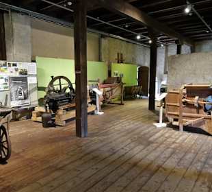 Rundgang durch die Geräteausstellung des Museums