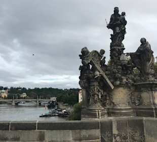 Statue auf der Karlsbrücke 