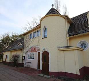 Vorderseite der Kirche