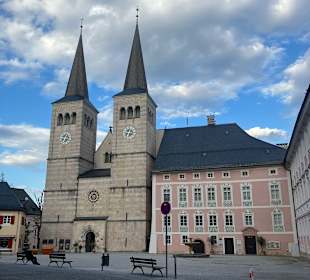 Stiftskirche St. Peter und Johannes der Täufer