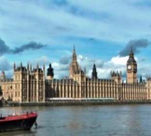 House of Parliament von Themseufer