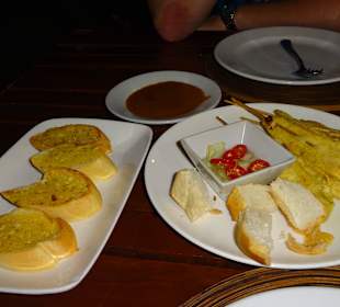 Knobi Brot und Satee Spieße