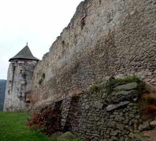 Wehrmauer mit Turm